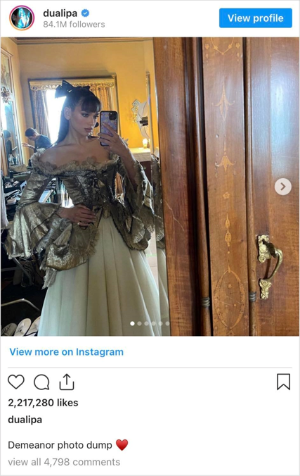 Dua Lipa trong chiếc váy do Jean Paul Gaultier thiết kế năm 1998. Dua Lipa trong chiếc váy do Jean Paul Gaultier thiết kế năm 1998.