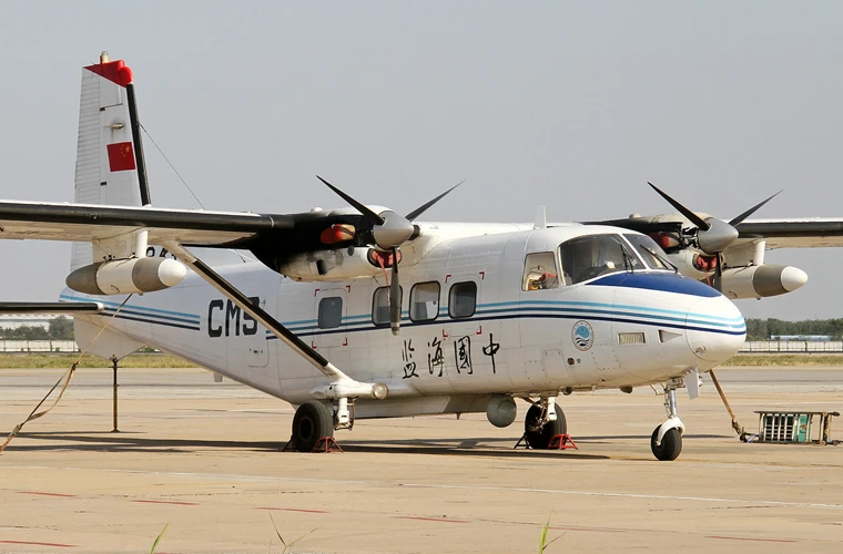 Y-12 phát triển dựa trên khung thân cơ sở máy bay Y-11 với một số cải tiến ở phần cánh và thân máy bay.