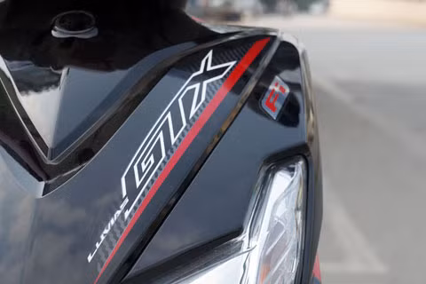 Tem GTX FI trên đầu xe