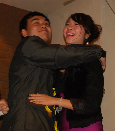 Mai Phương, miss Tài Năng cuộc thi miss teen 2010 cũng tham gia phần thi ép bóng. Trong phần thi này, đôi nam nữ không được dùng tay, dùng chân và phải ép vỡ quả bóng bay