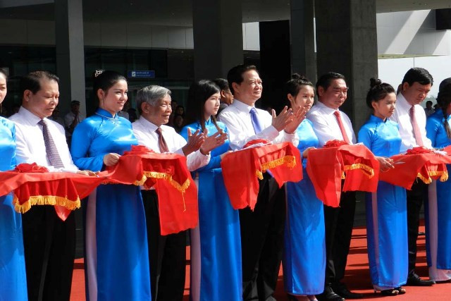 Lãnh đạo, nguyên Lãnh đạo Đảng, Nhà nước và Chính phủ cắt băng khánh thành Cảng hàng không Quốc tế Phú Quốc