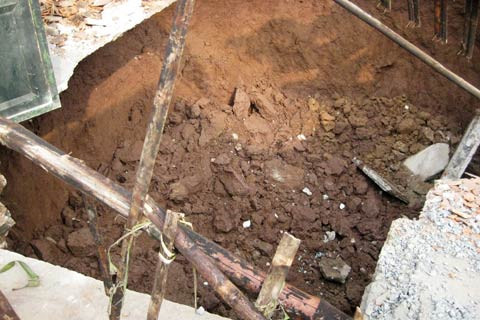 Có khoảng 200m3 đất đã bị sụt xuống