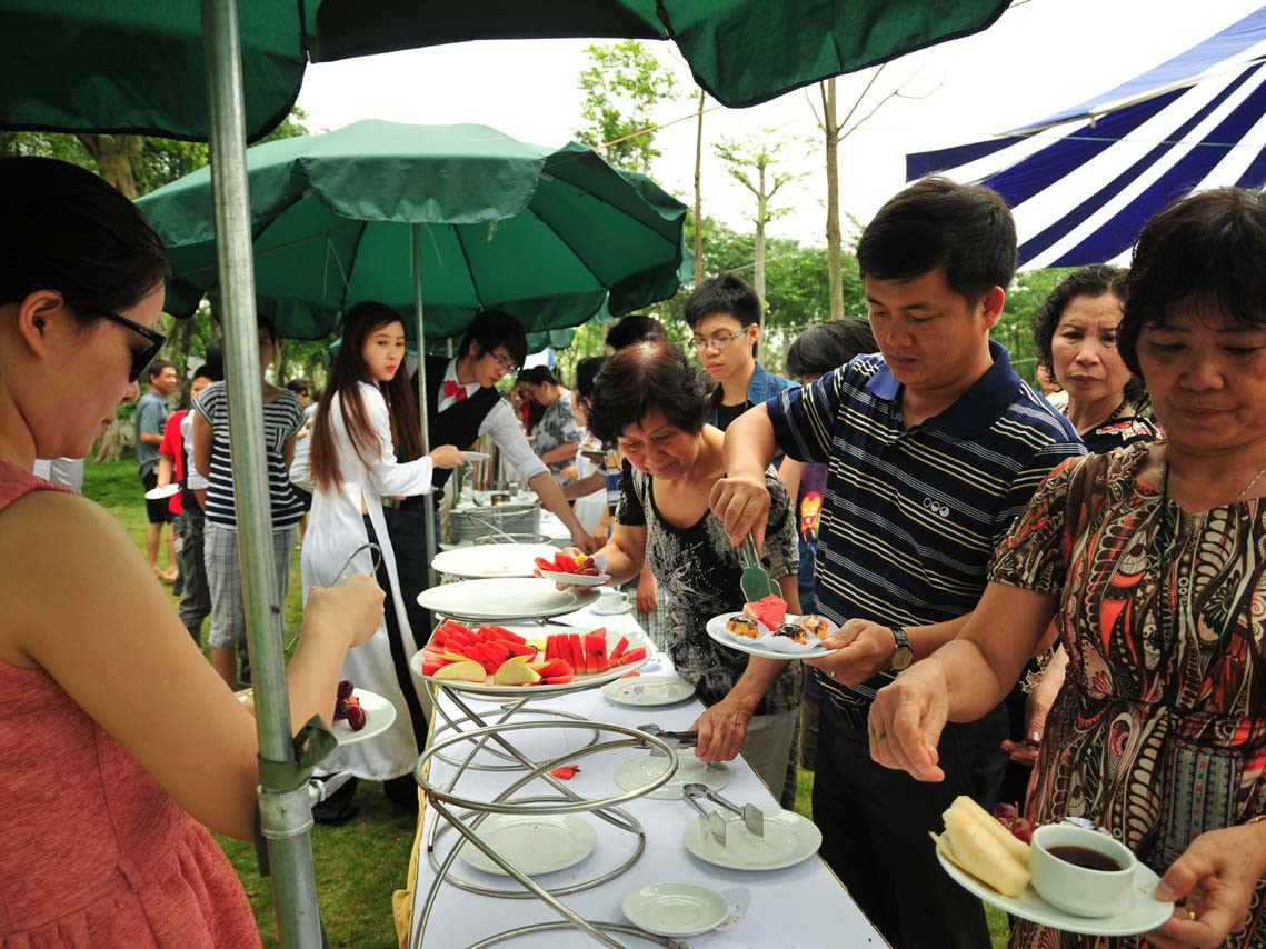 Và nhấm nháp đồ ăn nhẹ trong một không gian thoáng đãng