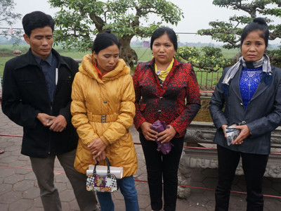 Các đối tượng buôn bán ấn bị phát hiện. Ảnh: Minh Đức