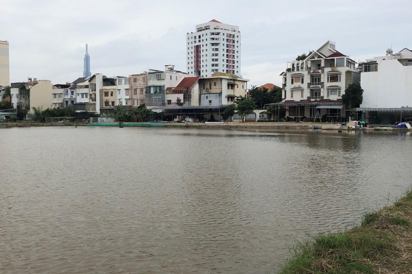 Khu đất mặt tiền đường Mai Chí Thọ và Lương Định Của thuộc phường An Phú (TP Thủ Đức) ban đầu có diện tích hơn 8 ha, sau khi ông Liên Khui Thìn được đặc xá đã bị teo tóp, chỉ còn lại hơn 3 ha