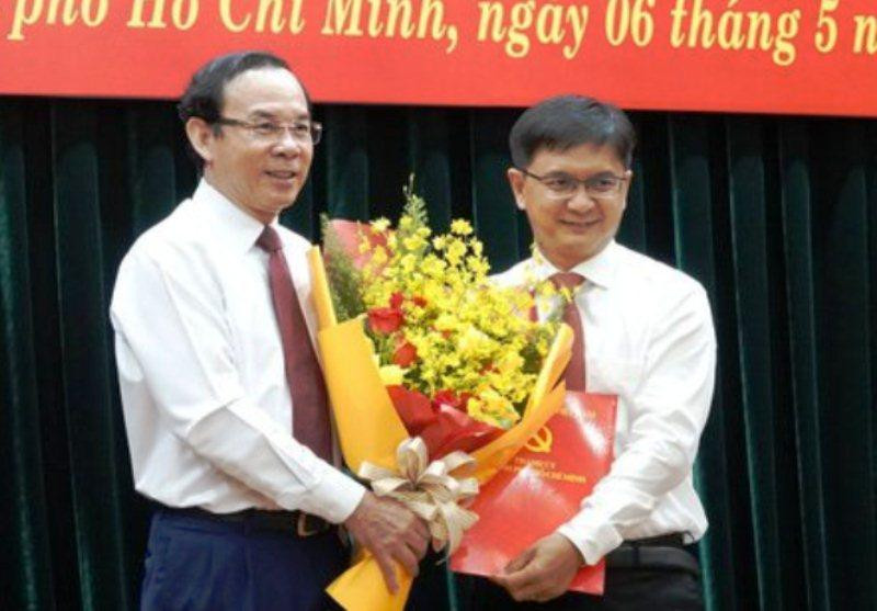 Ông Nguyễn Mạnh Cường (phải)