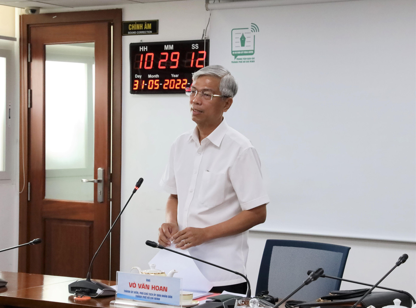 Phó Chủ tịch UBND TPHCM Võ Văn Hoan phát biểu tại điểm cầu ở TPHCM