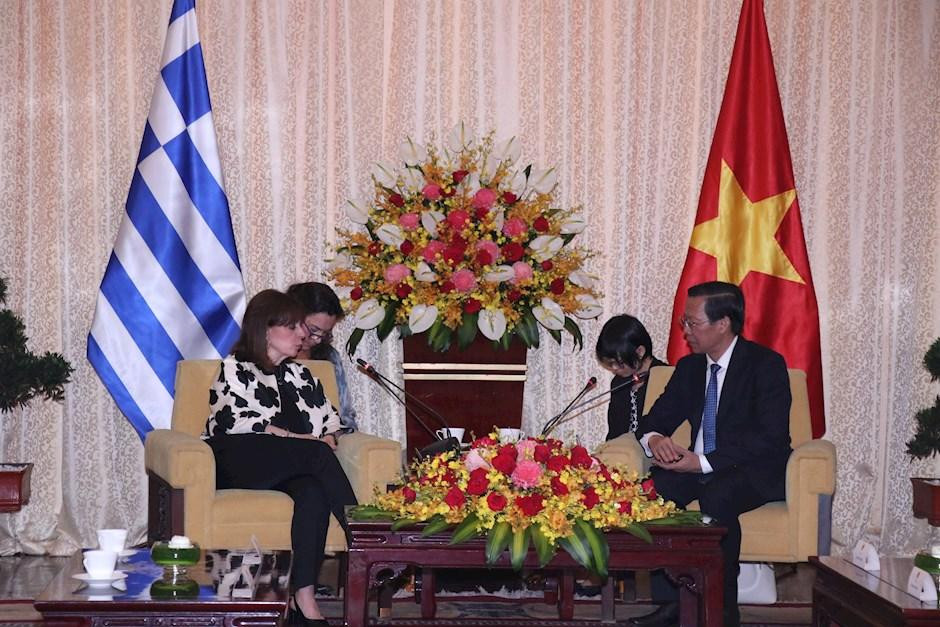 Chủ tịch UBND TPHCM Phan Văn Mãi (phải) tiếp Tổng thống Hy Lạp Katerina Sakellaropoulou. Ảnh: Thành ủy TPHCM Chủ tịch UBND TPHCM Phan Văn Mãi (phải) tiếp Tổng thống Hy Lạp Katerina Sakellaropoulou. Ảnh: Thành ủy TPHCM