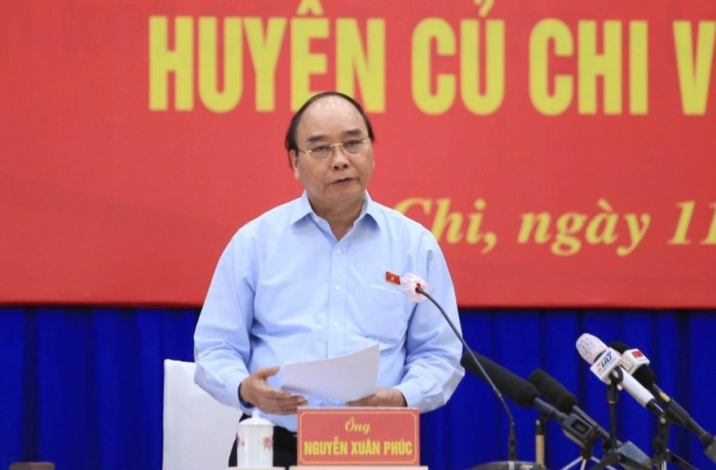 Chủ tịch nước Nguyễn Xuân Phúc trao đổi ý kiến với các cử tri hai huyện Hóc Môn và Củ Chi tại buổi tiếp xúc sáng 11/5 Chủ tịch nước Nguyễn Xuân Phúc trao đổi ý kiến với các cử tri hai huyện Hóc Môn và Củ Chi tại buổi tiếp xúc sáng 11/5