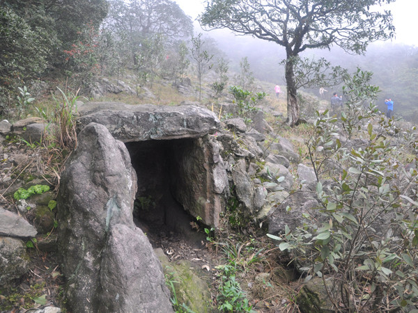 Dấu tích linh địa 