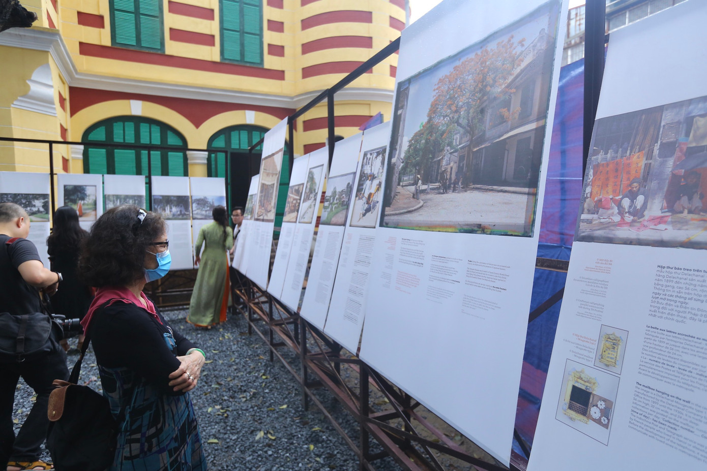 Triển lãm “Hà Nội - Khởi đầu một đô thị kiểu phương Tây ở Đông Nam Á” giới thiệu 30 tấm ảnh màu đầu tiên chụp tại Hà Nội. Thông qua đây, người dân, du khách sẽ biết hơn về quá trình biến đổi của thành phố Hà Nội theo dòng lịch sử.