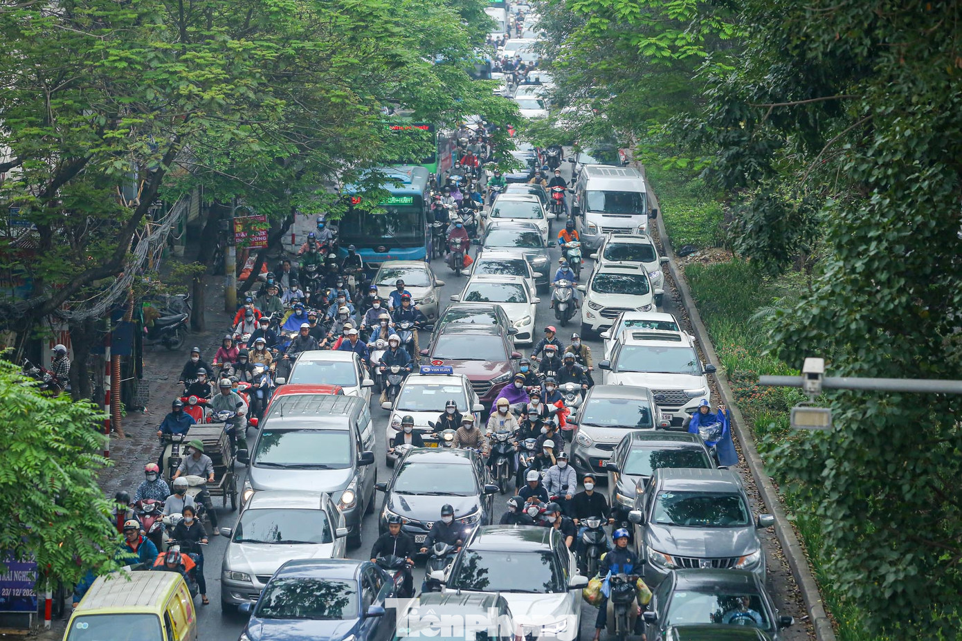 Tuyến đường Láng ùn ứ các phương tiện.