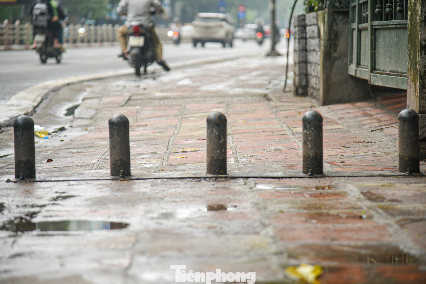 Rào được duy trì nhiều năm nay trên đoạn vỉa hè phố Tôn Đức Thắng (quận Đống Đa).