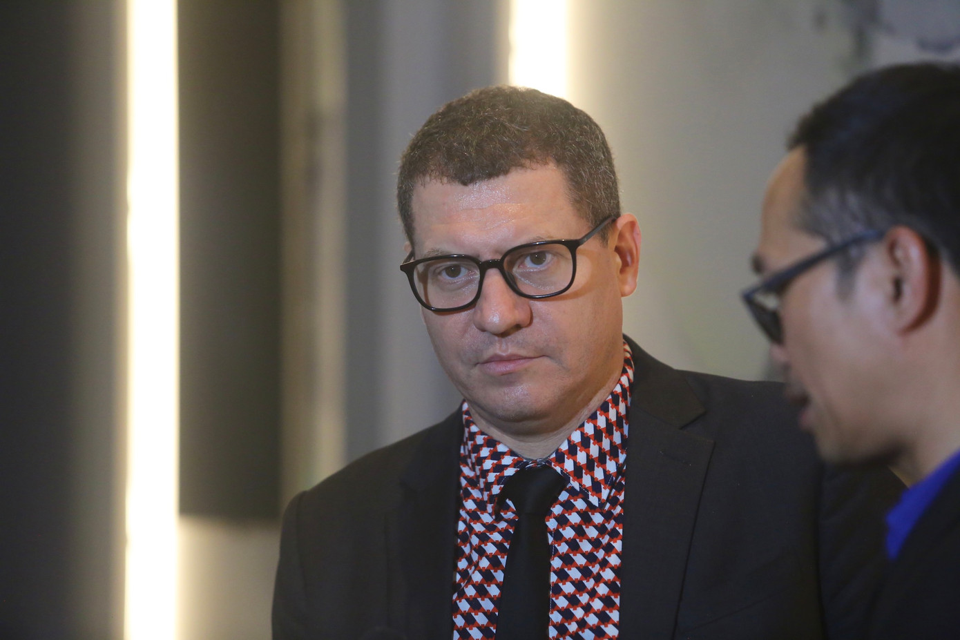 Ông Emmanuel Cerise, Giám đốc Cơ quan hỗ trợ Hợp tác quốc tế Vùng Paris tại Việt Nam (PRX-Vietnam) lý giải màu sơn hiện tại của công trình.