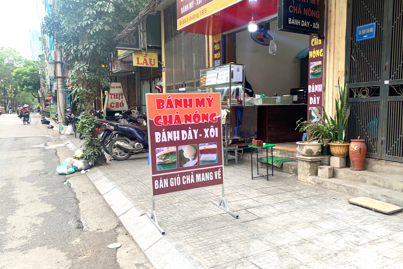 Tại Quận Hà Đông có tuyến Tô Hiệu, Quang Trung, Cầu Đơ, Nguyễn Khuyến, Văn Quán, 19/5, Chu Văn An – Vạn Phúc bị "bêu tên".