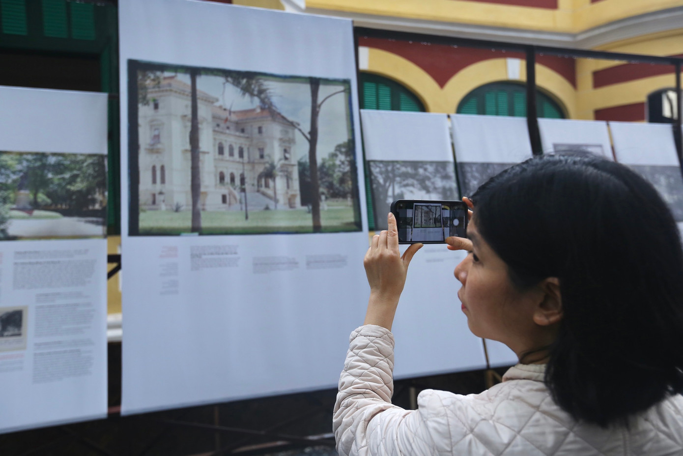 Người dân lưu lại những bức ảnh màu hiếm có về Hà Nội từ năm 1915.