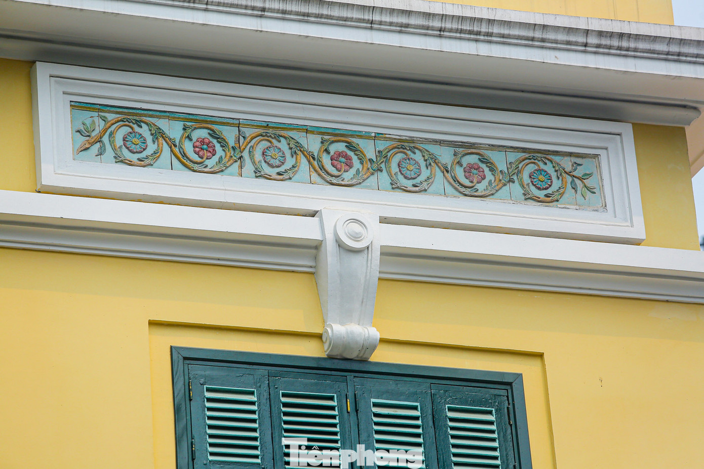 Những hoa văn đặc trưng kiến trúc Pháp.