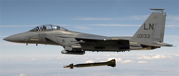 Bom phá boongke dẫn đường bằng laser GBU-28