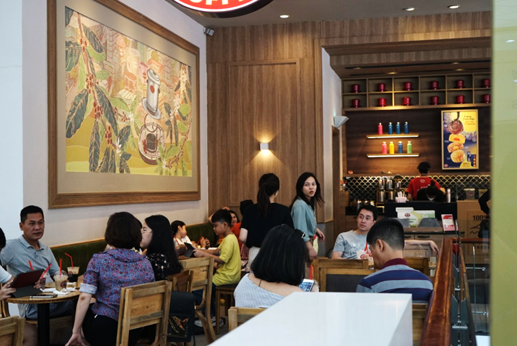 Quán cà phê không còn chỗ trống ngay từ đầu giờ sáng.