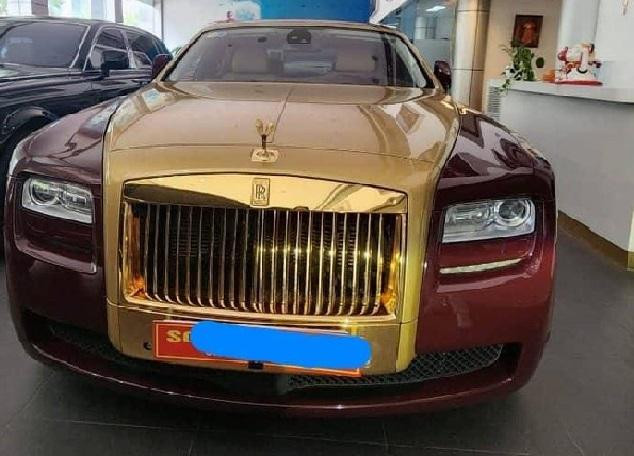 Xe ô tô con 5 chỗ hiệu Roll- Royce có giá trên thị trường 20 tỷ đồng. Xe ô tô con 5 chỗ hiệu Roll- Royce có giá trên thị trường 20 tỷ đồng.