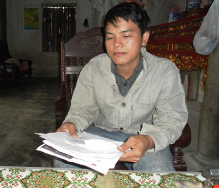 "Chắc em không còn cơ hội đến trường nữa, chỉ mong sao trời phù hộ cho mẹ em".