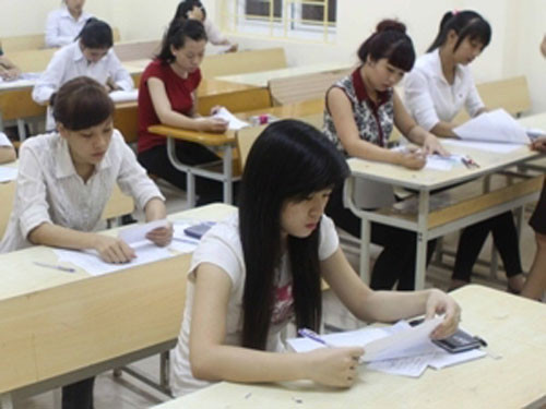 Thí sinh Trường CĐ Cộng đồng Hà Nội làm bài thi môn toán. Ảnh: Minh Quyết/TTXVN. Thí sinh Trường CĐ Cộng đồng Hà Nội làm bài thi môn toán. Ảnh: Minh Quyết/TTXVN