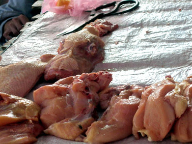 Loại gà như thế này ở chợ Dịch Vọng chỉ bán có 30.000 đồng/kg