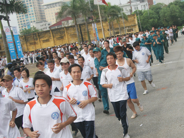 Đông đảo các bạn trẻ tham gia chương trình