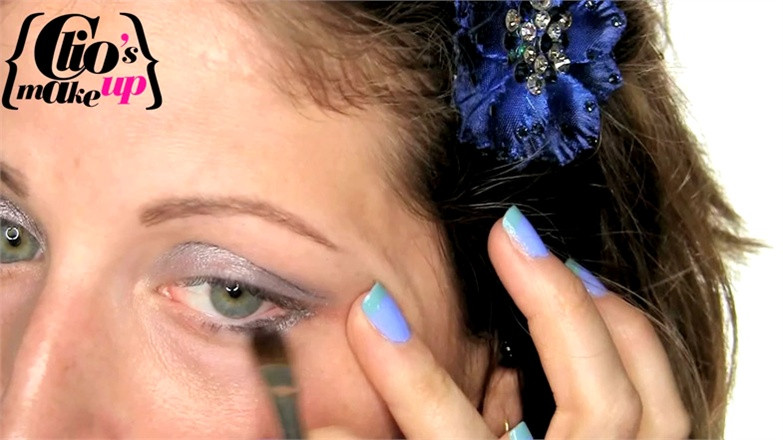 Kết quả cuối cùng Sau khi sử lí lớp phấn nền và phủ nhẹ nhàng, bạn chú ý tâm điểm vào đôi mắt Kết thúc cho đôi mắt là một chút má hồng cam nhẹ Và một chút son môi màu nude, hoặc hồng nhạt tự nhiên