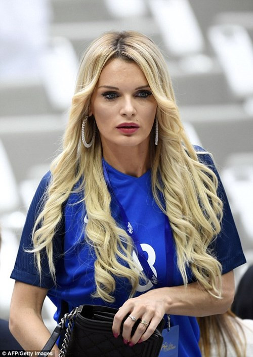 Tuyển Pháp thắng nhờ dàn mỹ nhân bốc lửa ảnh 6