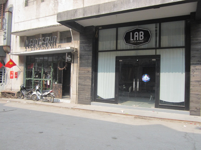 Khu nhà A nơi xảy ra hỏa hoạn vắng lặng hơn mọi ngày