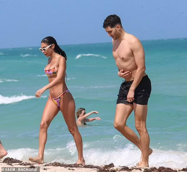 Mới đây, cô được trông thấy ở biển với Fai Khadra - bạn thân lâu năm của siêu mẫu đắt giá nhất thế giới Kendall Jenner.