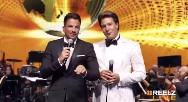 Hai MC của đêm chung kết là ngôi sao truyền hình Peter Andre và ca sĩ Fernando Allende