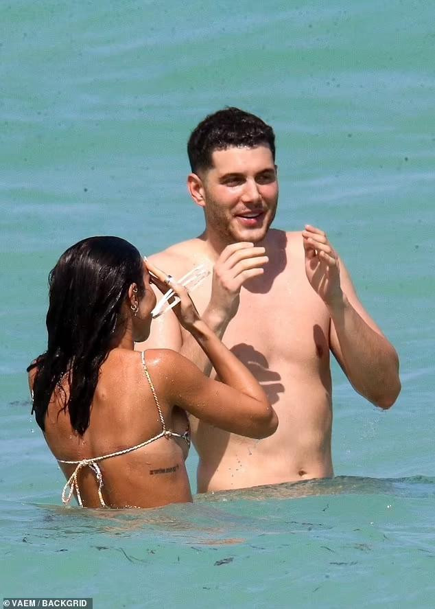 Chantel Jeffries đang bị đồn là tái hợp với bạn trai cũ là nhà sản xuất âm nhạc Diplo. Cách đây vài năm, họ là một cặp đôi đẹp ở showbiz Mỹ.