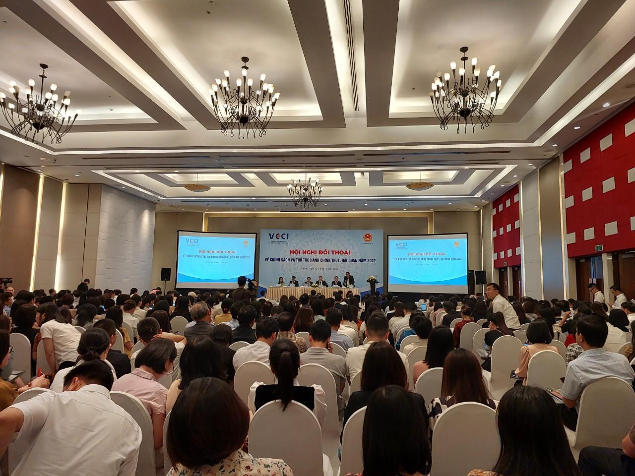 Hàng trăm doanh nghiệp tham gia đối thoại chính sách thuế, hải quan với đại diện Bộ Tài chính Hàng trăm doanh nghiệp tham gia đối thoại chính sách thuế, hải quan với đại diện Bộ Tài chính