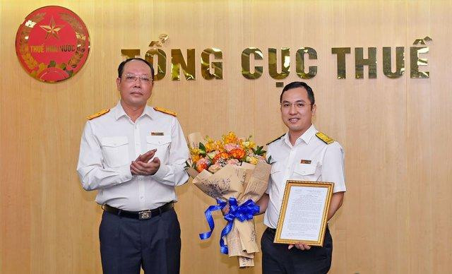 Ông Vũ Xuân Bách - Phó Tổng Cục trưởng Tổng cục Thuế (bên trái). Ông Vũ Xuân Bách - Phó Tổng Cục trưởng Tổng cục Thuế (bên trái).