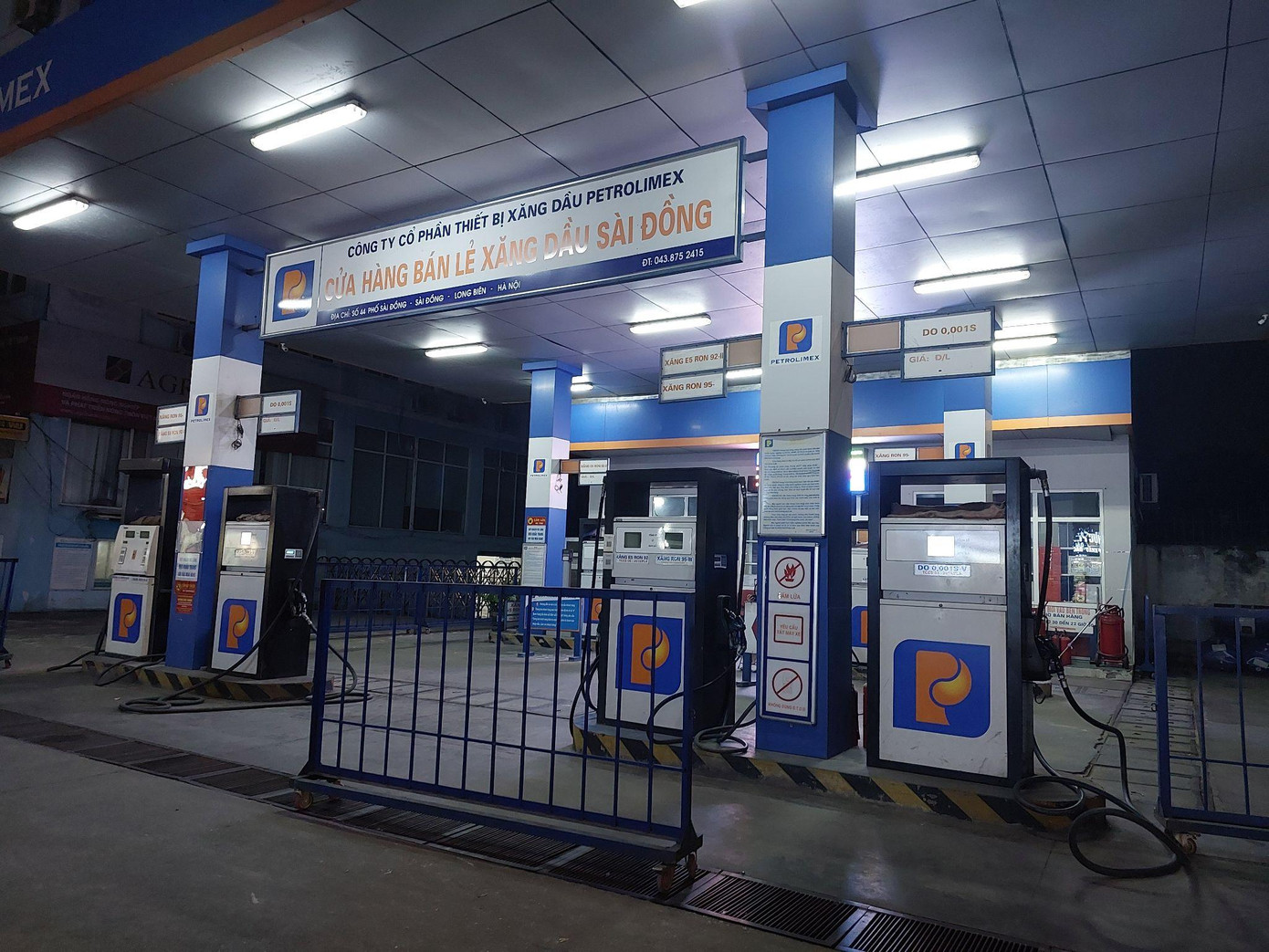 Doanh nghiệp xăng dầu gặp khó khăn, bị mất vốn khiến một số cây xăng phải ngưng bán.