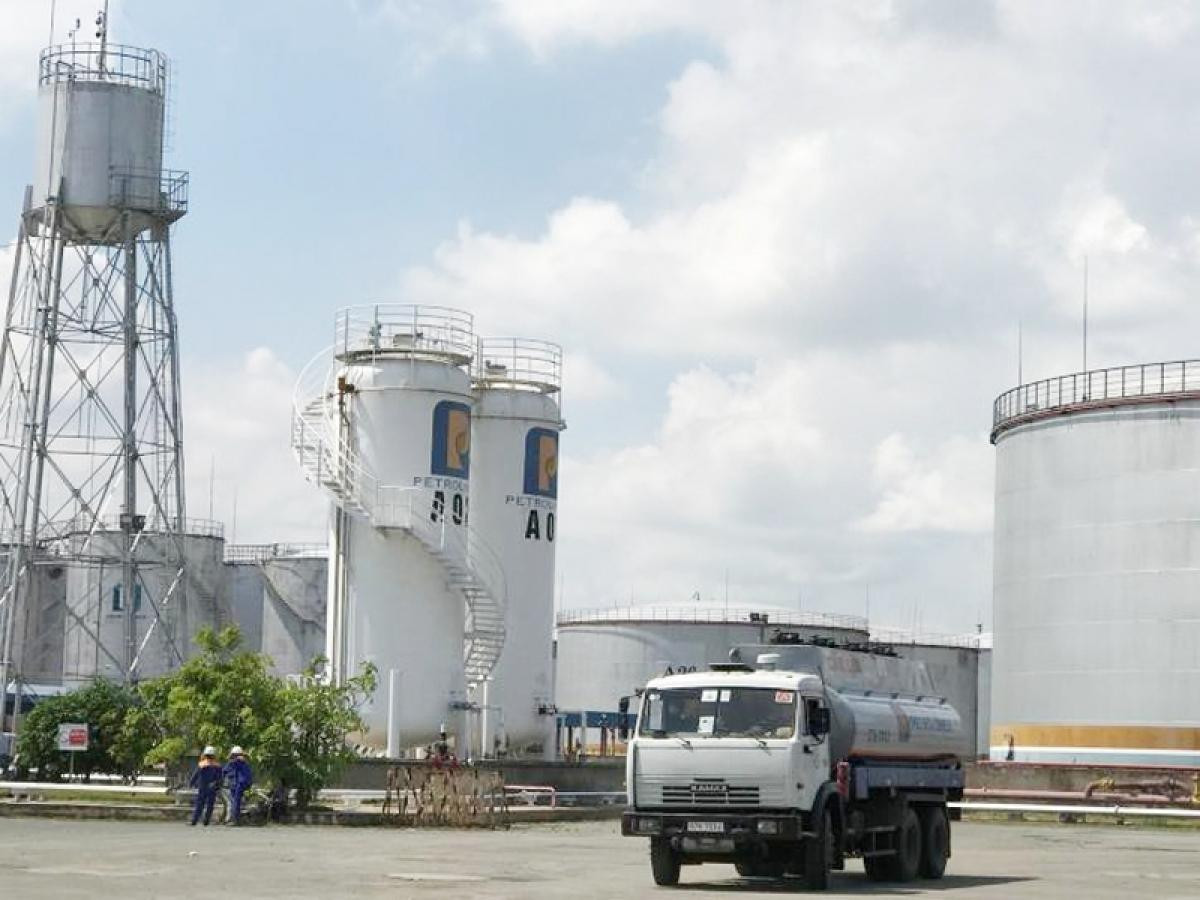 Bộ Tài chính tăng phí đưa xăng dầu từ nước ngoài về Việt Nam (ảnh minh họa). Bộ Tài chính tăng phí đưa xăng dầu từ nước ngoài về Việt Nam (ảnh minh họa).