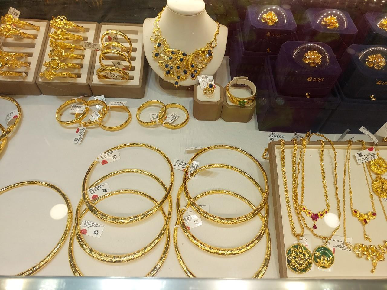 Nhu cầu tiêu thụ vàng của Việt Nam trong quý III/2022 là 12 tấn (ảnh minh họa). Nhu cầu tiêu thụ vàng của Việt Nam trong quý III/2022 là 12 tấn (ảnh minh họa).