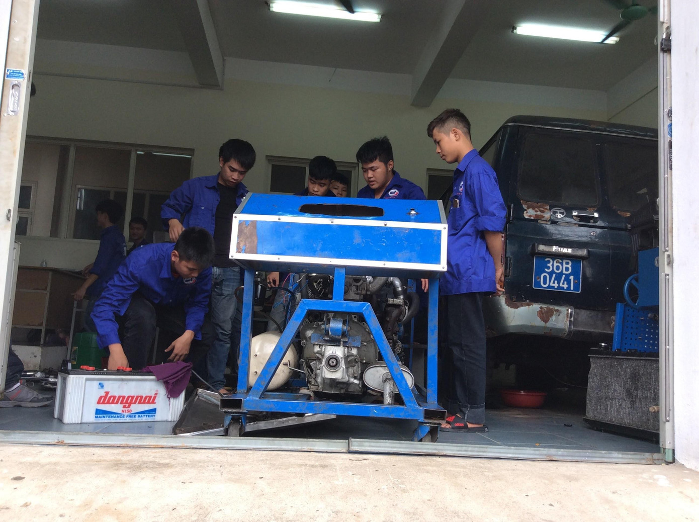 Học viên ngành sửa chữa ô tô tại trường Cao đẳng nghề. Ảnh Q.N Học viên ngành sửa chữa ô tô tại trường Cao đẳng nghề. Ảnh Q.N