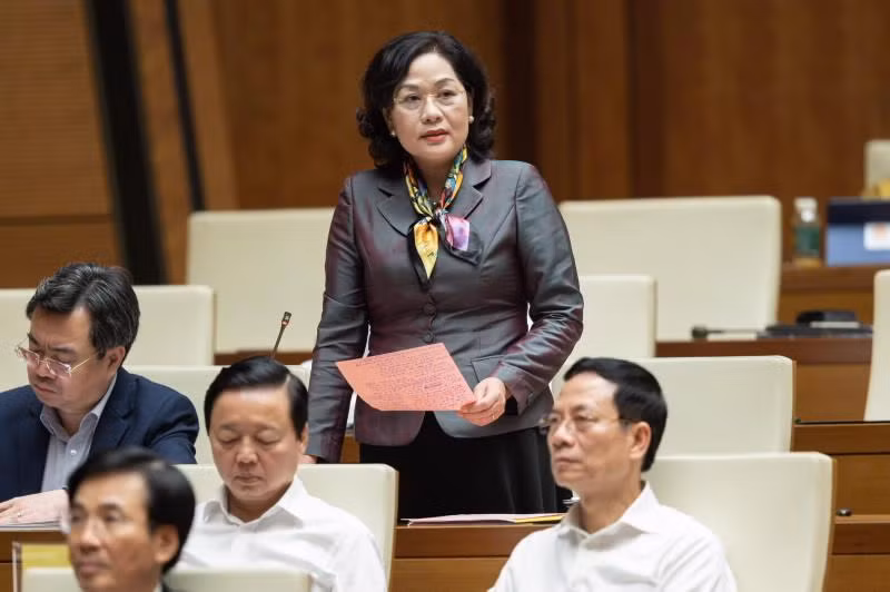 Thống đốc NHNN Nguyễn Thị Hồng yêu cầu ngân hàng thương mại chủ động cân đối nguồn vốn, đáp ứng kịp thời, đầy đủ nhu cầu vốn vay của doanh nghiệp đầu mối kinh doanh xăng dầu. Thống đốc NHNN Nguyễn Thị Hồng yêu cầu ngân hàng thương mại chủ động cân đối nguồn vốn, đáp ứng kịp thời, đầy đủ nhu cầu vốn vay của doanh nghiệp đầu mối kinh doanh xăng dầu.