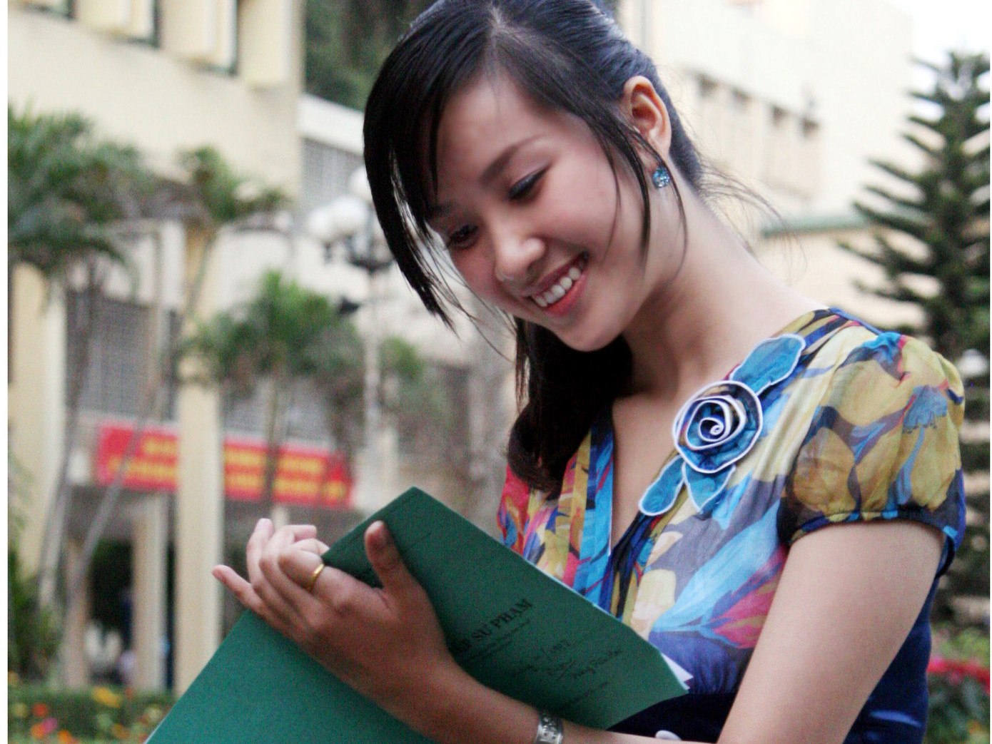 Hoa khôi Đại học Sư phạm 2010 Phùng Ngọc Hà