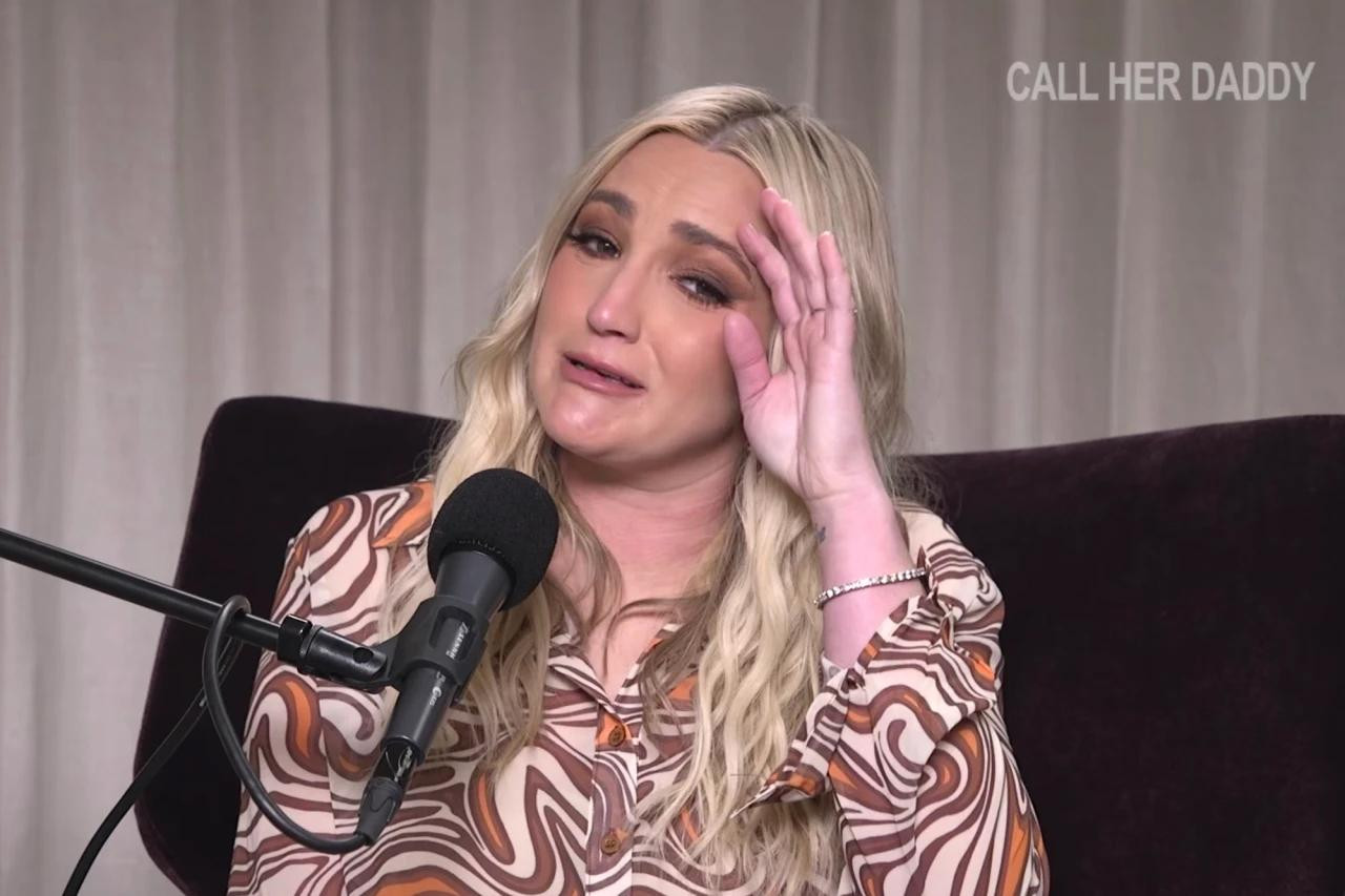 Trái ngược với lời nói "mong muốn giải quyết mọi việc một cách riêng tư" trước đó, Jamie Lynn liên tục nhắc tên người chị gái nổi tiếng.