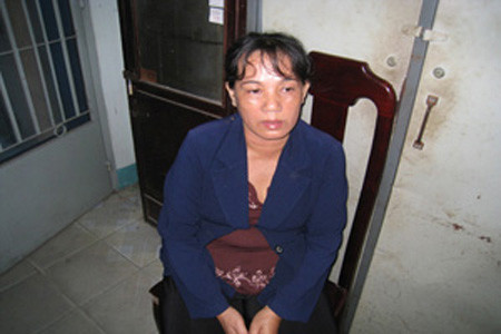 Bà Trần Thị Phụng vừa bị CQ CSĐT - Công an huyện Thuận An ra quyết định khởi tố (Ảnh: N.D)