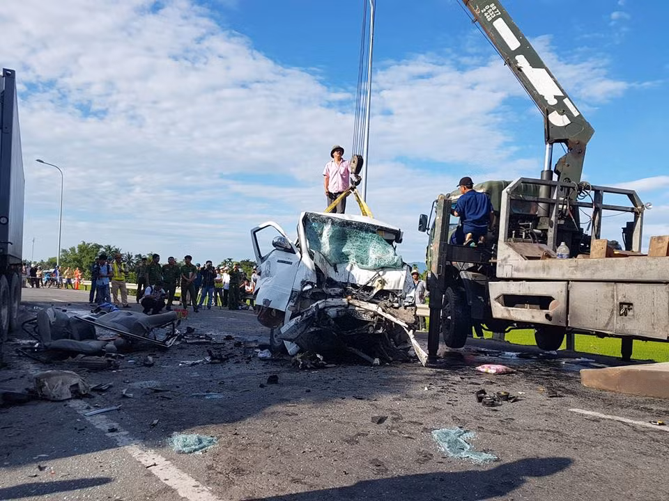 Kiểm tra hiện trường vụ tai nạn, Bộ trưởng Bộ GTVT nói gì? ảnh 5