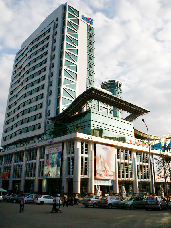 Khu thương mại Lào Cai. Ảnh: Hồng Vĩnh