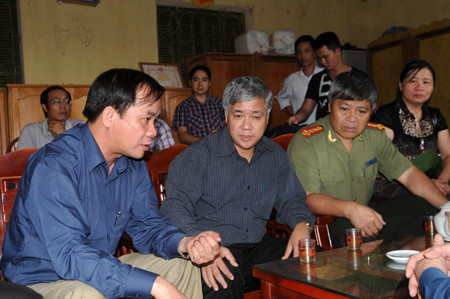 Nhận được tin báo, lãnh đạo tỉnh Yên Bái đã tổ chức cuộc họp khẩn cấp để tìm phương án giải quyết sự cố