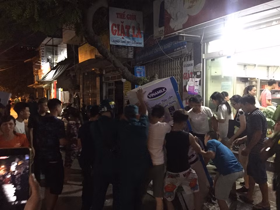 Cháy dữ dội ở công ty bóng đèn phích nước Rạng Đông ảnh 12