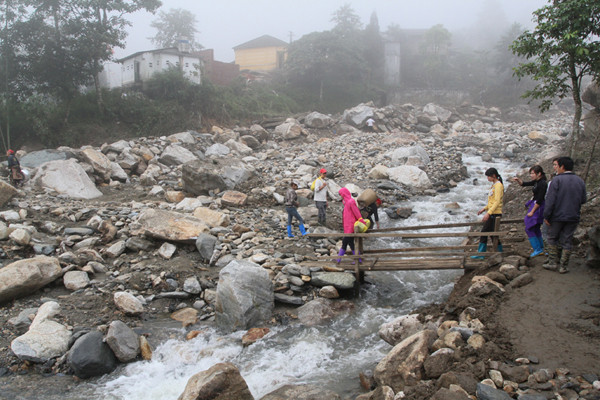 Cây cầu vừa mới được hoàn thiện sáng nay, 8/9.