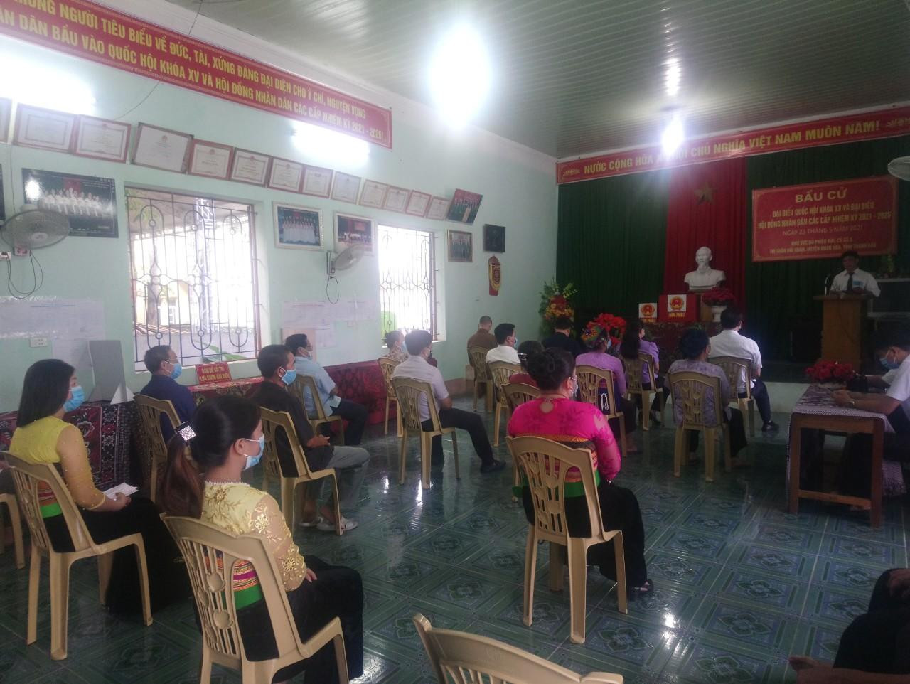 Tại xã Nhi Sơn, huyện Mường Lát, đồng bào cũng đã đến từ sáng sớm để tham gia bầu cử Tại xã Nhi Sơn, huyện Mường Lát, đồng bào cũng đã đến từ sáng sớm để tham gia bầu cử